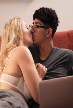 ANNEMLE FİLM İZLİYORUZ